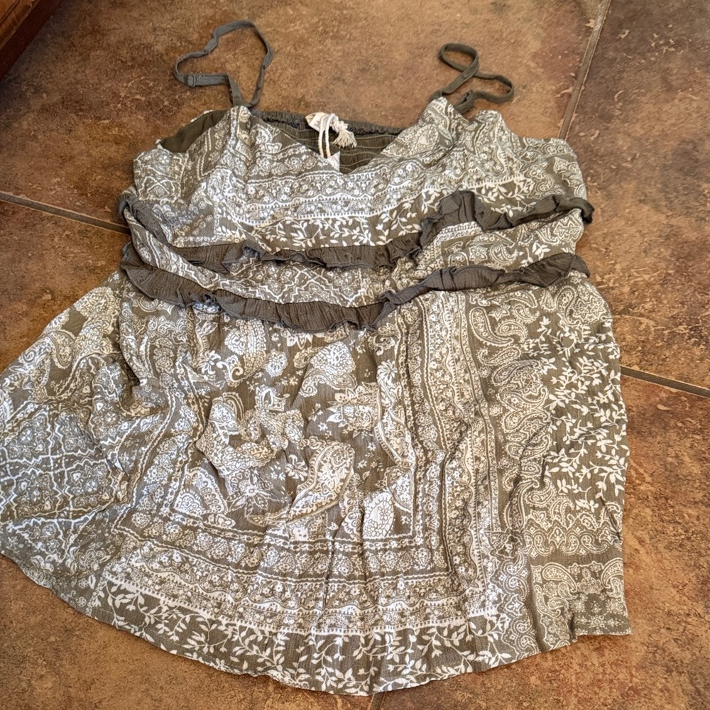Hem & Thread Paisley Print Dress in Gray and White